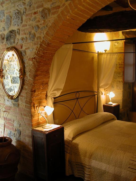 La Vecchia Corte سان جيمينيانو المظهر الخارجي الصورة