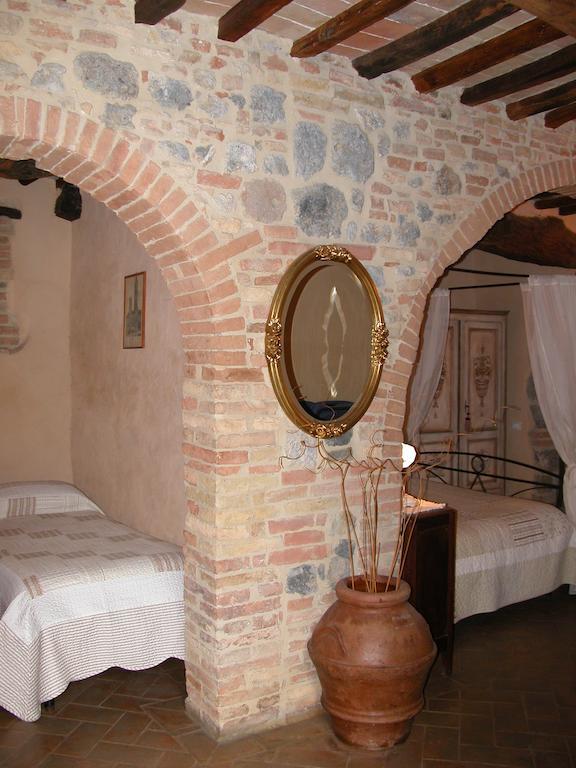 La Vecchia Corte سان جيمينيانو الغرفة الصورة