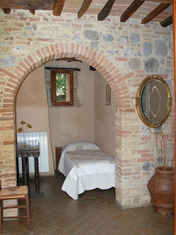 La Vecchia Corte سان جيمينيانو الغرفة الصورة