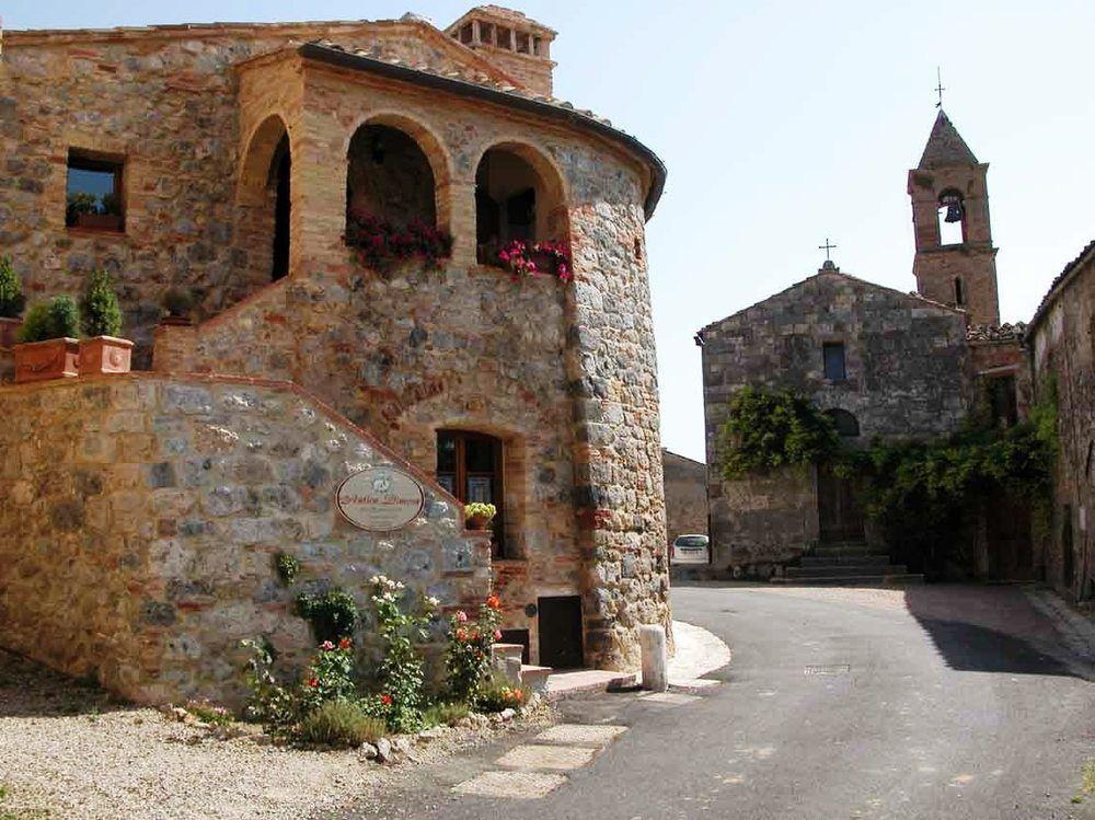 La Vecchia Corte سان جيمينيانو المظهر الخارجي الصورة