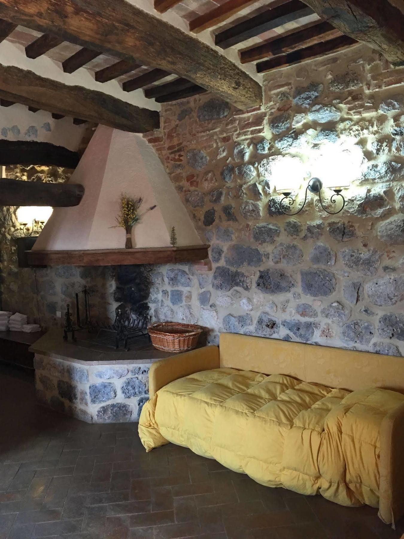 La Vecchia Corte سان جيمينيانو المظهر الخارجي الصورة