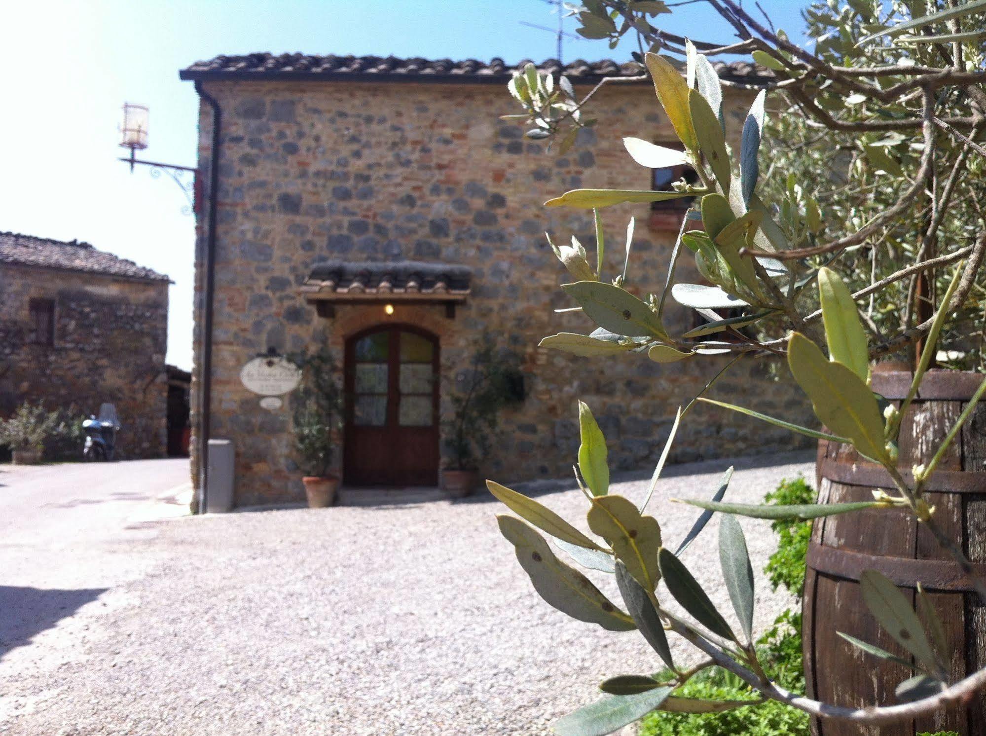 La Vecchia Corte سان جيمينيانو المظهر الخارجي الصورة